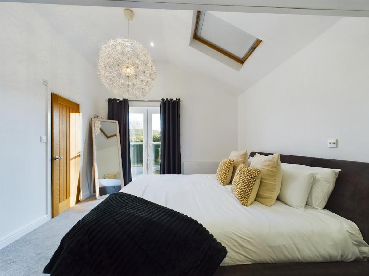 Sleek And Spacious In The Park * Cheltenham