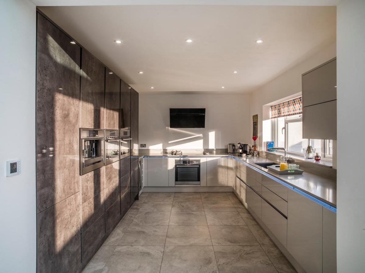 Sleek And Spacious In The Park * Cheltenham