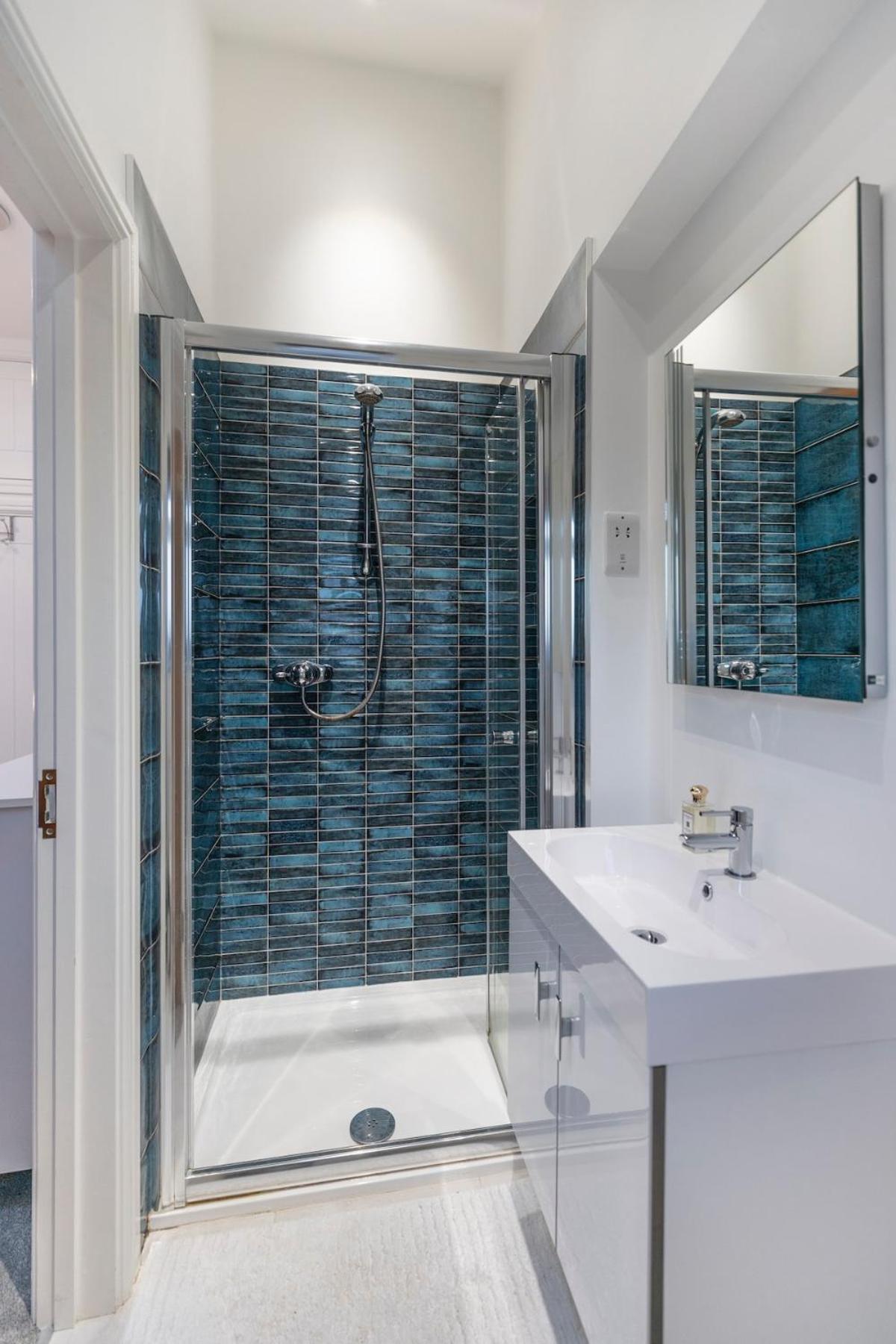Sleek And Spacious In The Park Holiday home Cheltenham